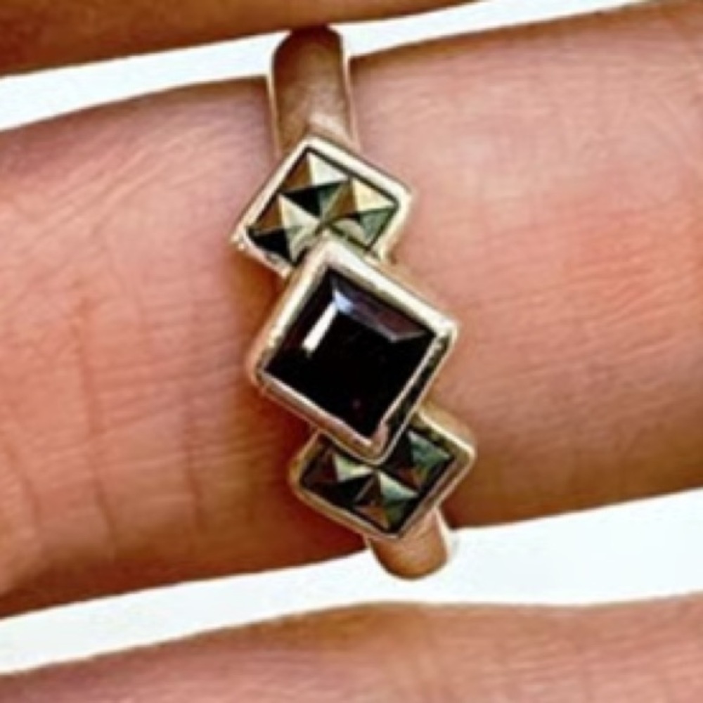 Vtg Garnet & Marquisite Bevel ring